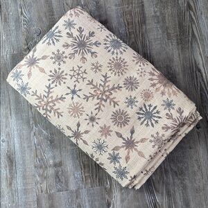 Winter snowflakes tablecloth